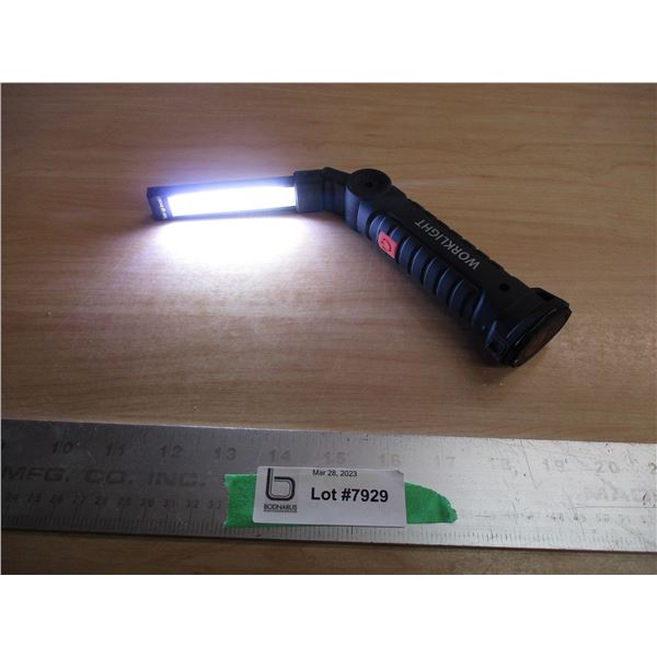 LED Work Light w/ Magnetic Bottom