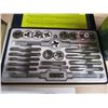 Image 3 : *Esso Hydraul Tin, ITC SAE Tap and Die Set
