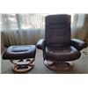 Image 4 : A Cozy Leather Chair With Matching Ottoman