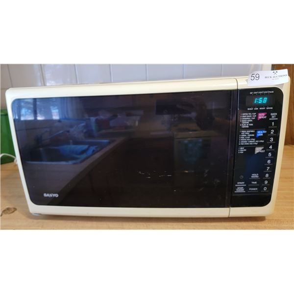 A Sanyo Microwave-EM-802T