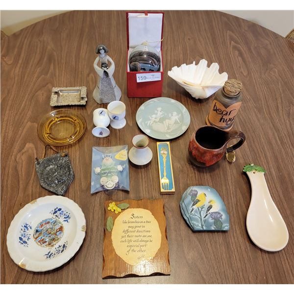 Assortment Of Charming Home Décor