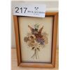Image 7 : Decorative Plates And Adorable Dried Flower Picture