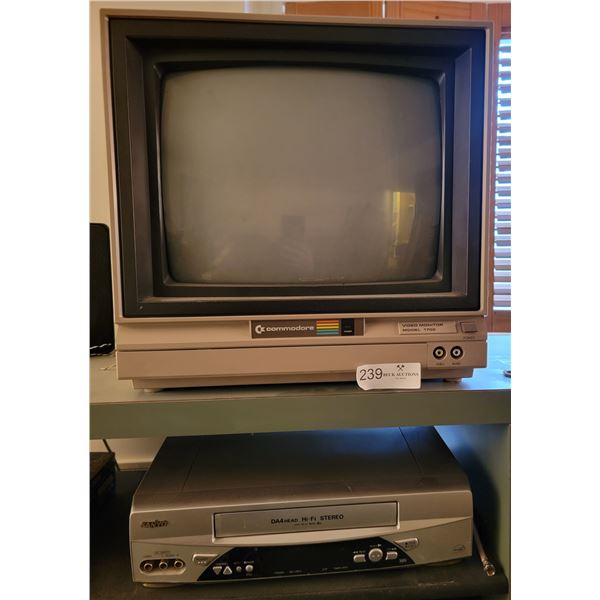 Vintage Commodore TV Model No: 1702 With Sanyo VHS Player Model No. VHR - H530