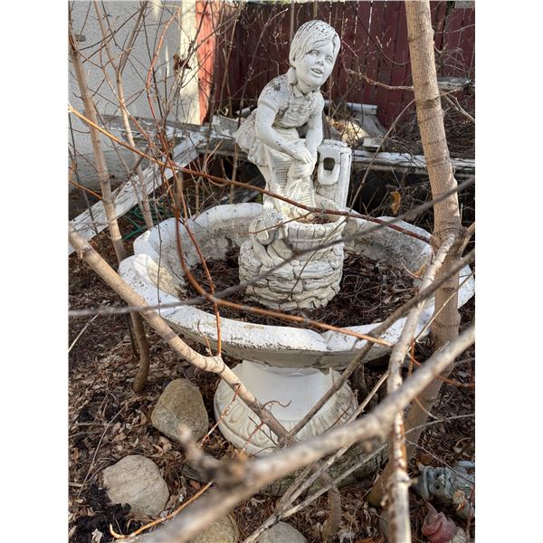 Water Fountain Dutch Girl