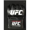 Image 1 : UFC SIGNED FIGHT GLOVE