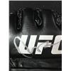 Image 2 : UFC SIGNED FIGHT GLOVE