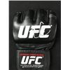 Image 1 : UFC SIGNED FIGHT GLOVE