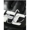 Image 2 : UFC SIGNED FIGHT GLOVE