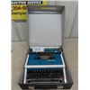 Image 1 : Underwood Model 315 Portable Typewriter in Vinyl Case