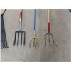 Image 2 : 6 Good Used Yard Tools; Tree Pruner, Hay Fork, Hoe, Rake, 