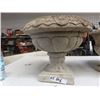 Image 2 : 4 Cement Planters 11" x 14" 