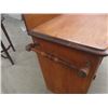 Image 2 : Primitive Wash Stand 27'' x 34'' x 16'' 