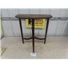 Image 2 : Small Half Round End Table 25'' x 23'' x