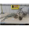 Image 1 : 2 Bicycle Planters, Assorted Metal Plant Trellis