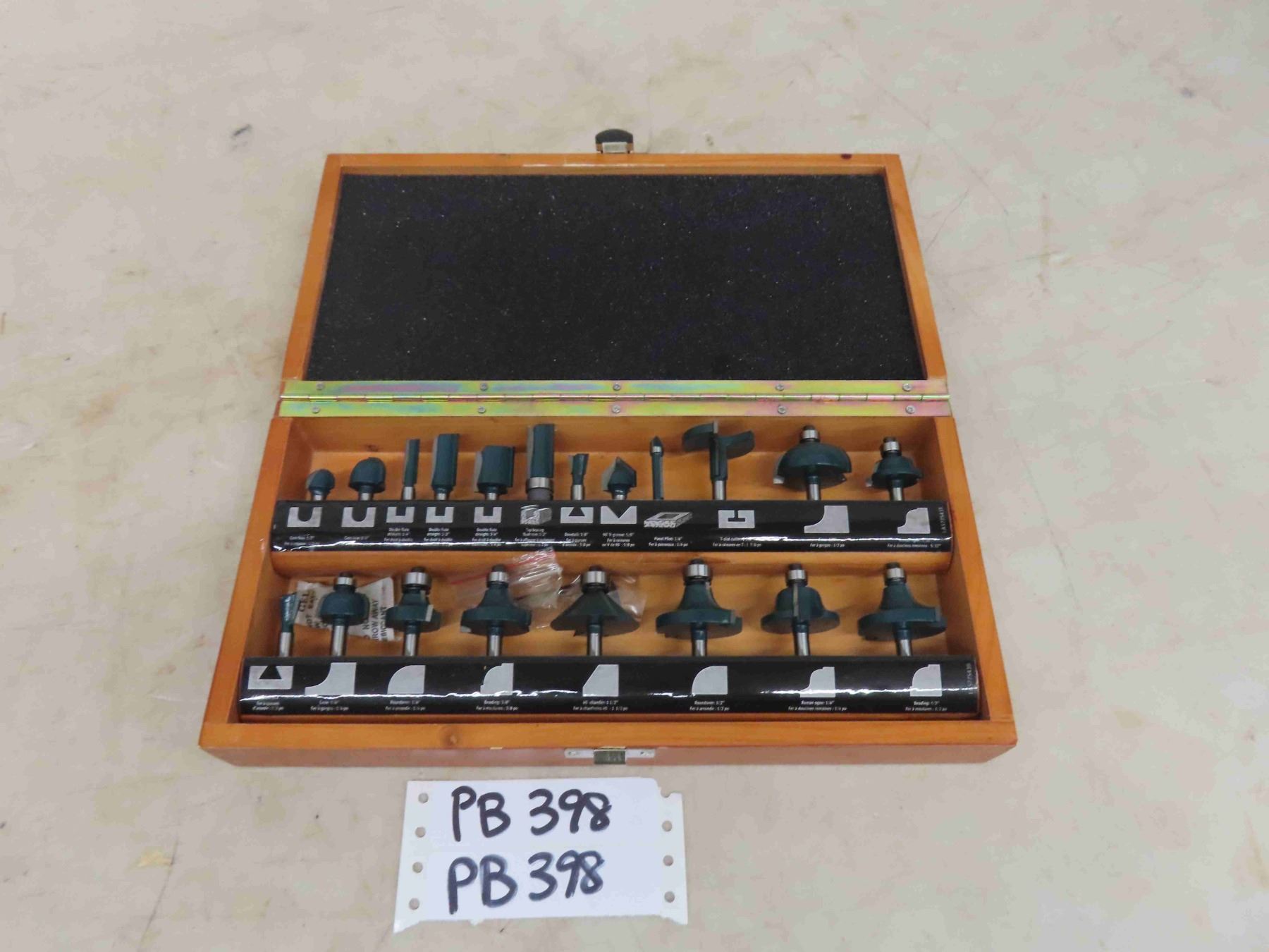 Mastercraft 20pcs Router Bit Set in Wooden Box - Like New