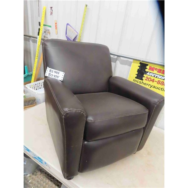 Modern Kids Recliner- Vinyl - Looks Comfy 22" x 22" x24" 