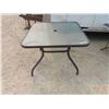 Image 1 : Patio Table 28" x 38" x 38" 
