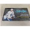 Image 2 : 21 O-Pee-Chee Sealed Box + Score Hockey Collector Set - 1991