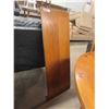 Image 7 : Solid Oak Round Dinner Table 31" x 48" with (1) 18" Leaf - Shel Style Pedestal & 