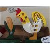 Image 2 : Wooden Wind Chicken Eating Corn