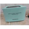 Image 3 : Oster Blender, Nostalgic Toaster, Kitchen Aid Slicer + Shredder Attachment