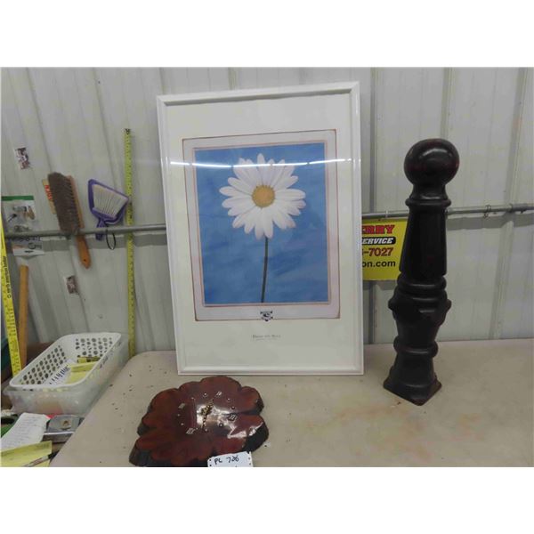 Cabin Clock, Daisy Picture, Pedestal