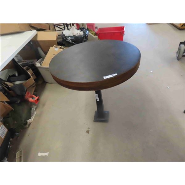 Café Cast Pedestal Round Table