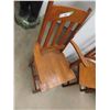 Image 4 : 4 Vintage Antique Mission Oak Chairs in original condition but are in need of re-gluing