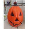 Image 2 : 2 Pumpkin Blow Molds with No Lights 20'' Tall, Head Stone