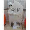 Image 3 : 2 Pumpkin Blow Molds with No Lights 20'' Tall, Head Stone
