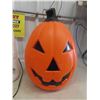 Image 4 : 2 Pumpkin Blow Molds with No Lights 20'' Tall, Head Stone