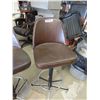 Image 4 : 3 Brown Vinyl Swivel Bar Stools 40'' Tall