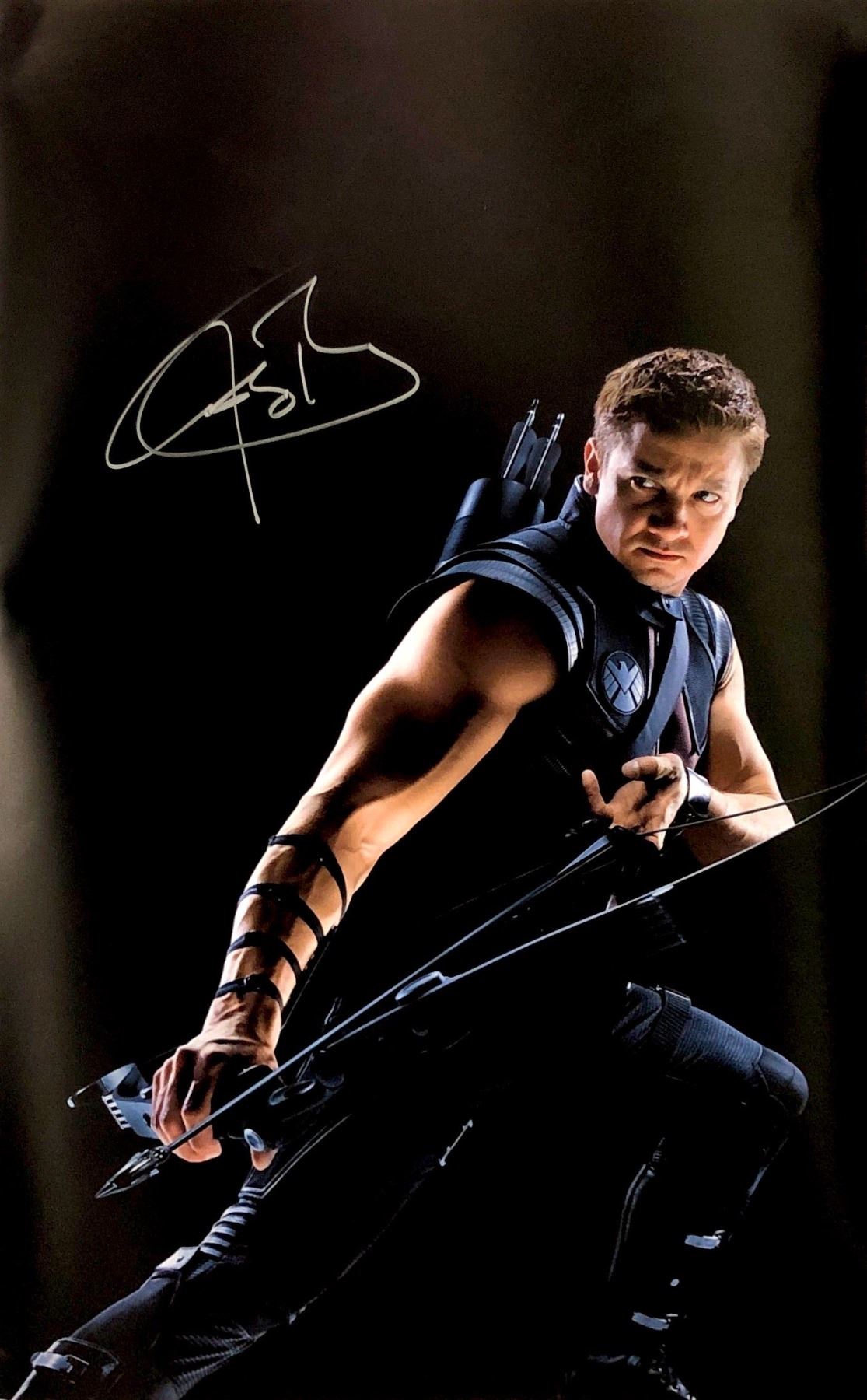 Jeremy Renner as Hawkeye in The Avengers (JSA) Signed 8x10 Photo – SWAU
