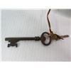 Image 4 : Wall Hanger w/Skeleton Key