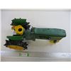 Image 2 : *John Deere 4010 Diesel Tractor Sprinkler (Missing Pieces)