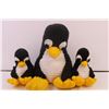 Image 2 : 3 knitted penguins-mama and 2 babies