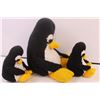 Image 3 : 3 knitted penguins-mama and 2 babies