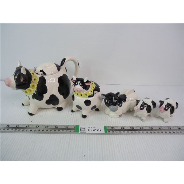 Set of Cow Teapot,Creamer Sugar and Salt and Pepper