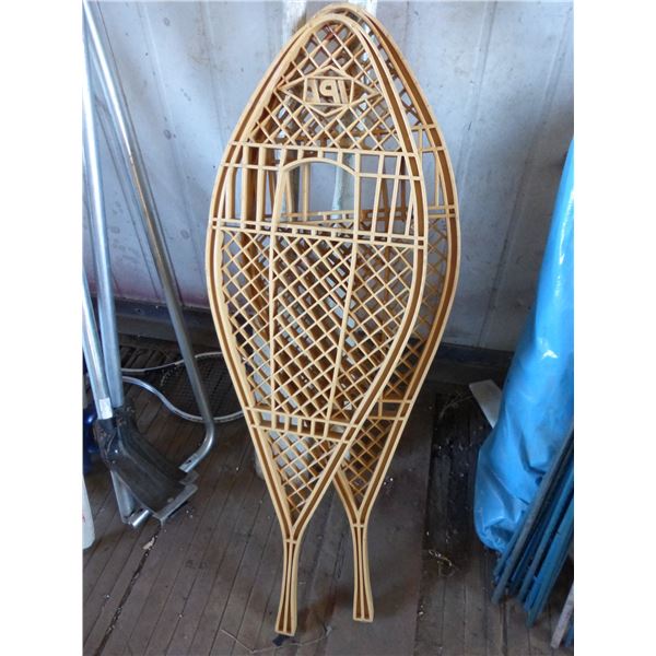 2- Oars & snow shoes