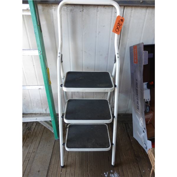 White 3 step ladder