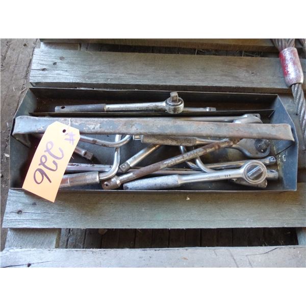 Tray of rachets & ext.