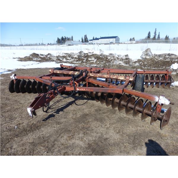Approx. 16 ft Krause disc c/w Ram, 19" disc blades (Buyer responsible to put in transport)