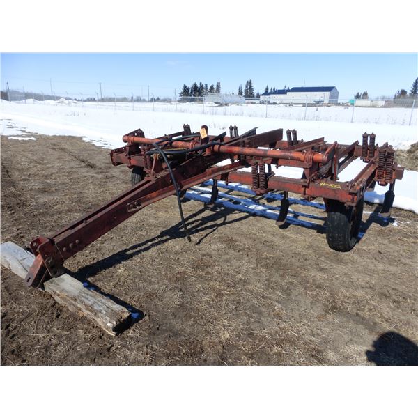 Approx. 11 ft CASE chisel plow c/w ram