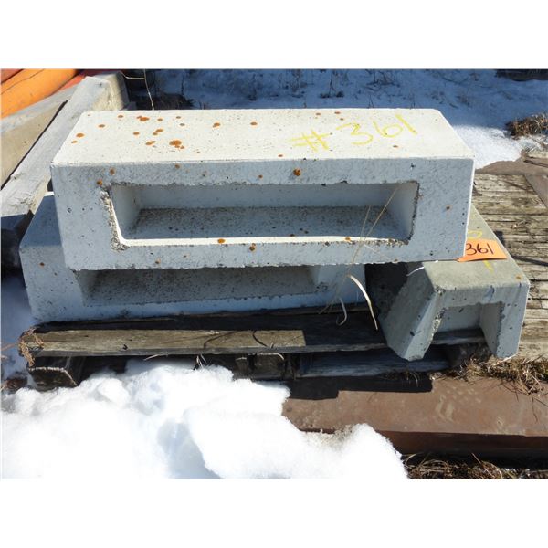 4-Concrete blocks for a propane tank