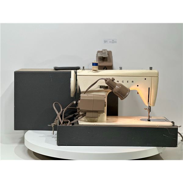 Vintage Singer Sewing Machine with Built in Case