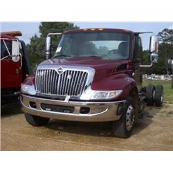 2002 INTERNATIONAL 4400 LOW PRO S/A CAB & CHASSIS