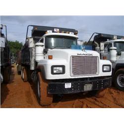 2001 MACK RD688S T/A DUMP