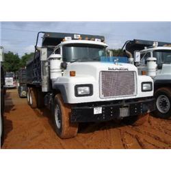 2001 MACK RD688S T/A DUMP