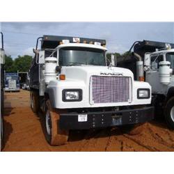 2001 MACK RD688S T/A DUMP
