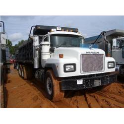 2001 MACK RD688S T/A DUMP